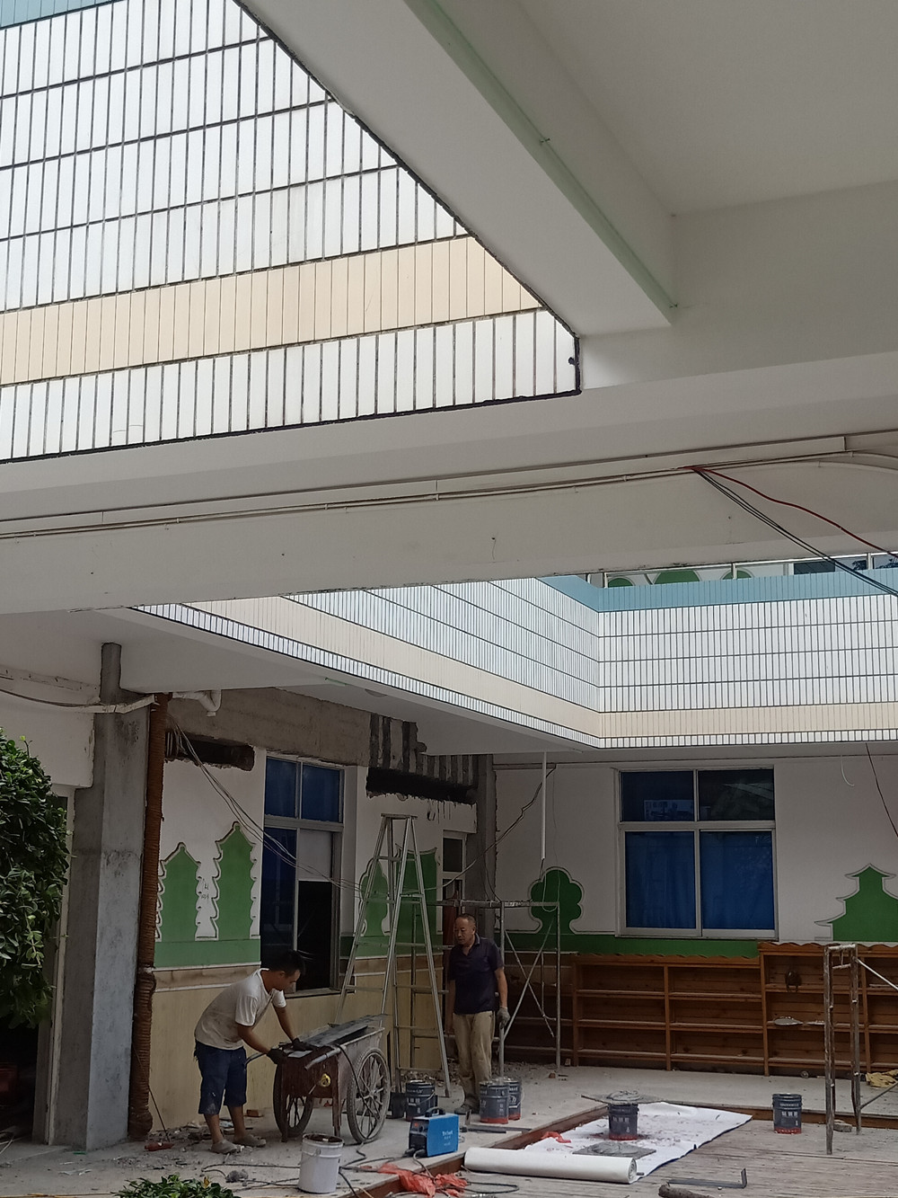 为什么用了瓷砖胶还要用瓷砖背胶？？？？？